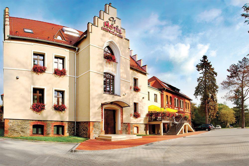Hotel Niemcza Wino & Spa Exteriör bild