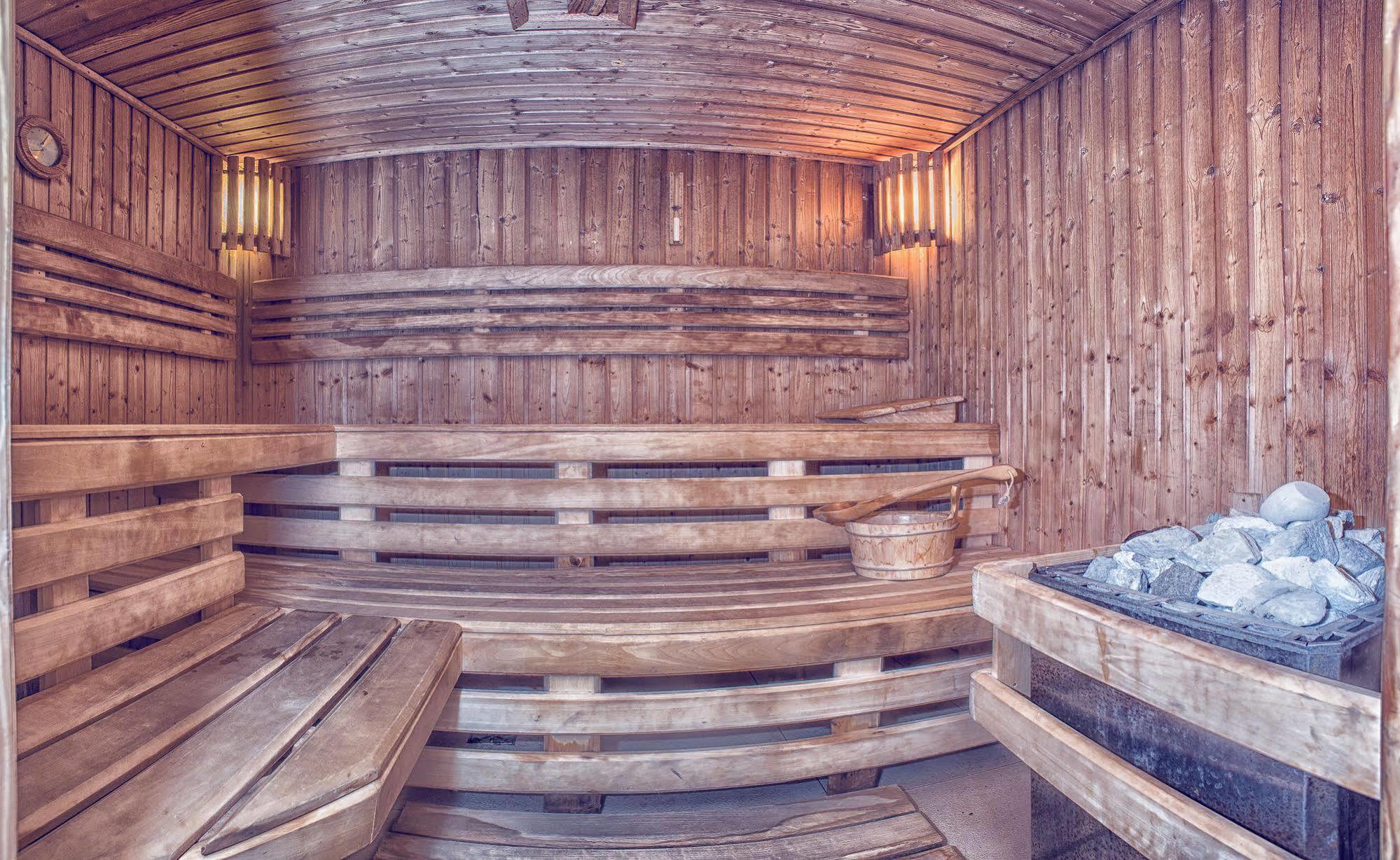 Hotel Niemcza Wino & Spa Exteriör bild