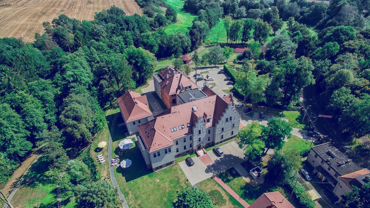 Hotel Niemcza Wino & Spa Exteriör bild